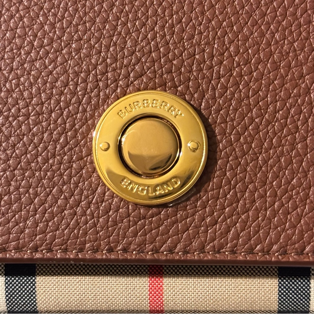 Burberry Hampshire Note Handbag - NWT - Picture 4 of 8